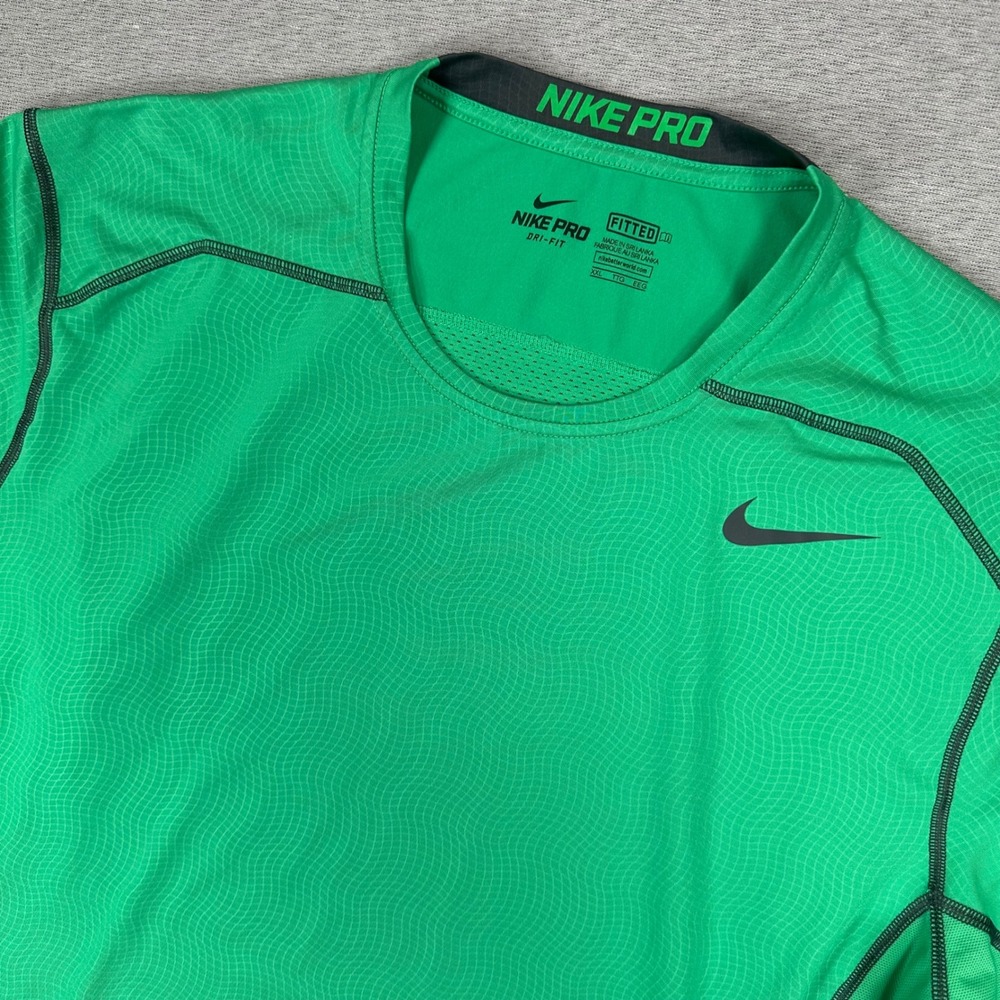 Nike Pro Shirt Mens XXL Fitted Green Geometric Short Sleeve Athletic Dri-FIT